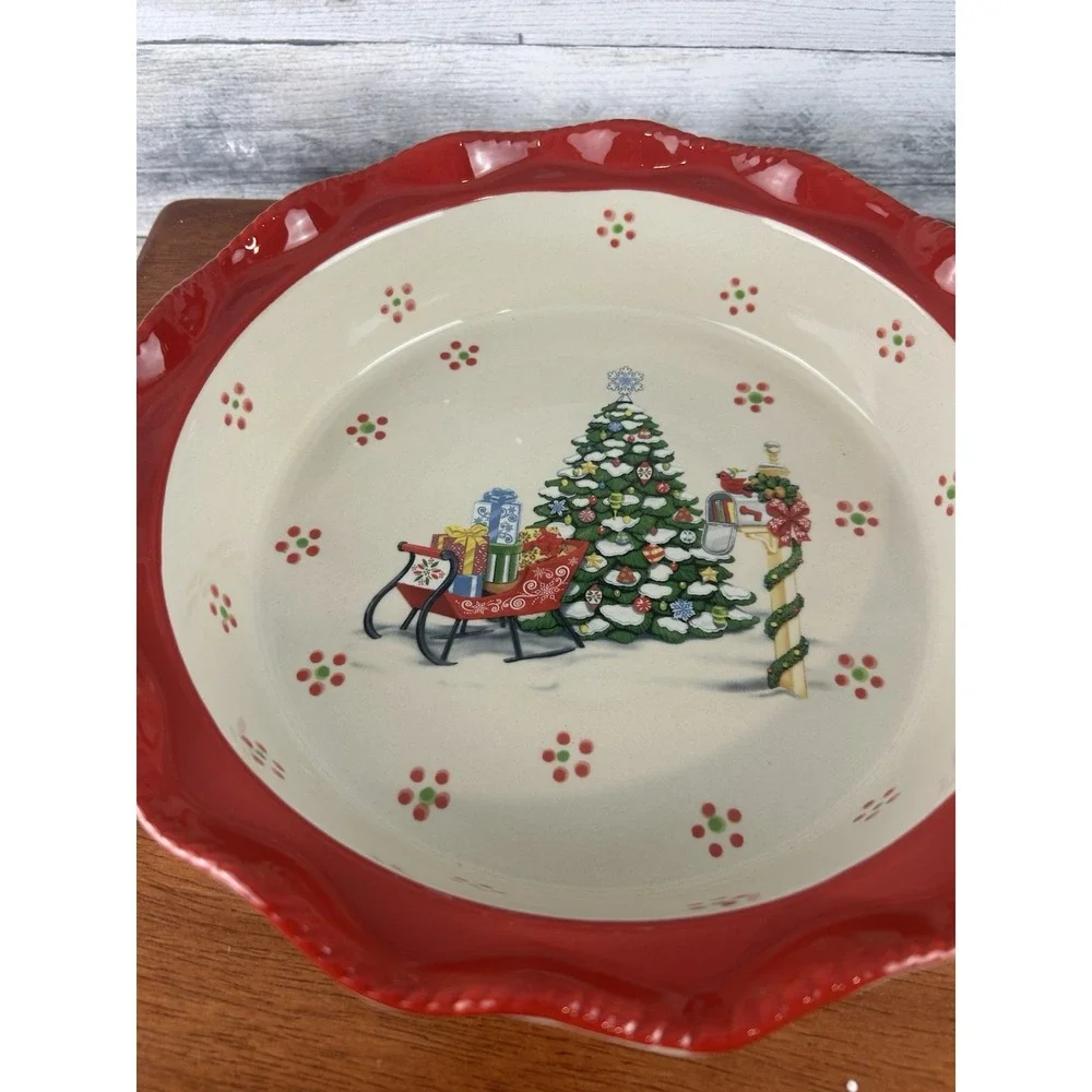 Temp-tations Figural Christmas Pie Dish with Wreath Lid Red Ceramic Baker